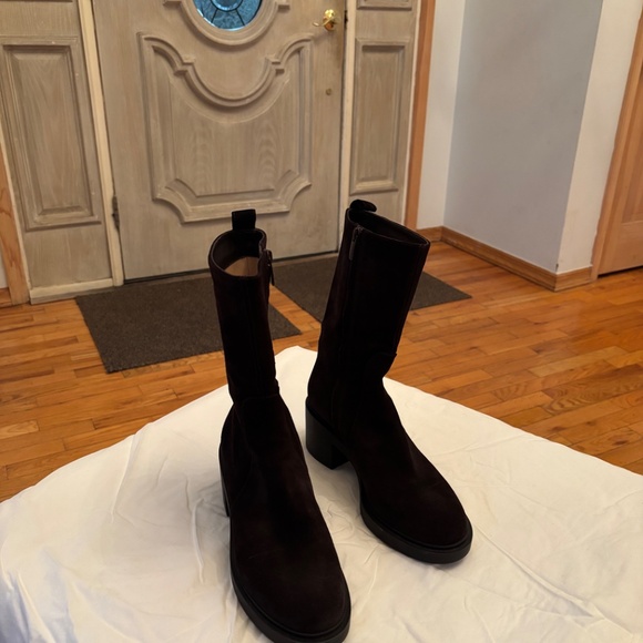 Boots - Picture 3 of 8